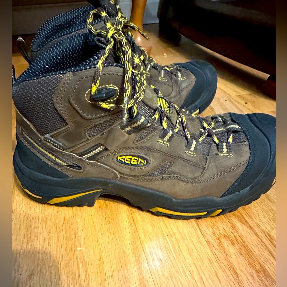 Men’s Keen Work Boots, size 9.5